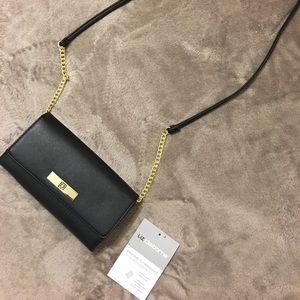 NWT Liz Claiborne iPhone charging crossbody purse